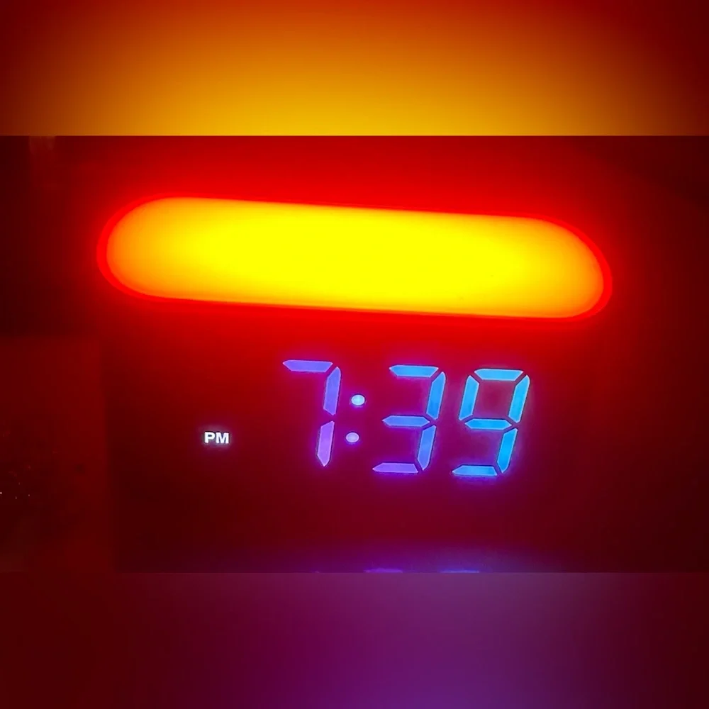 Alarm clock - Picture 4 of 10